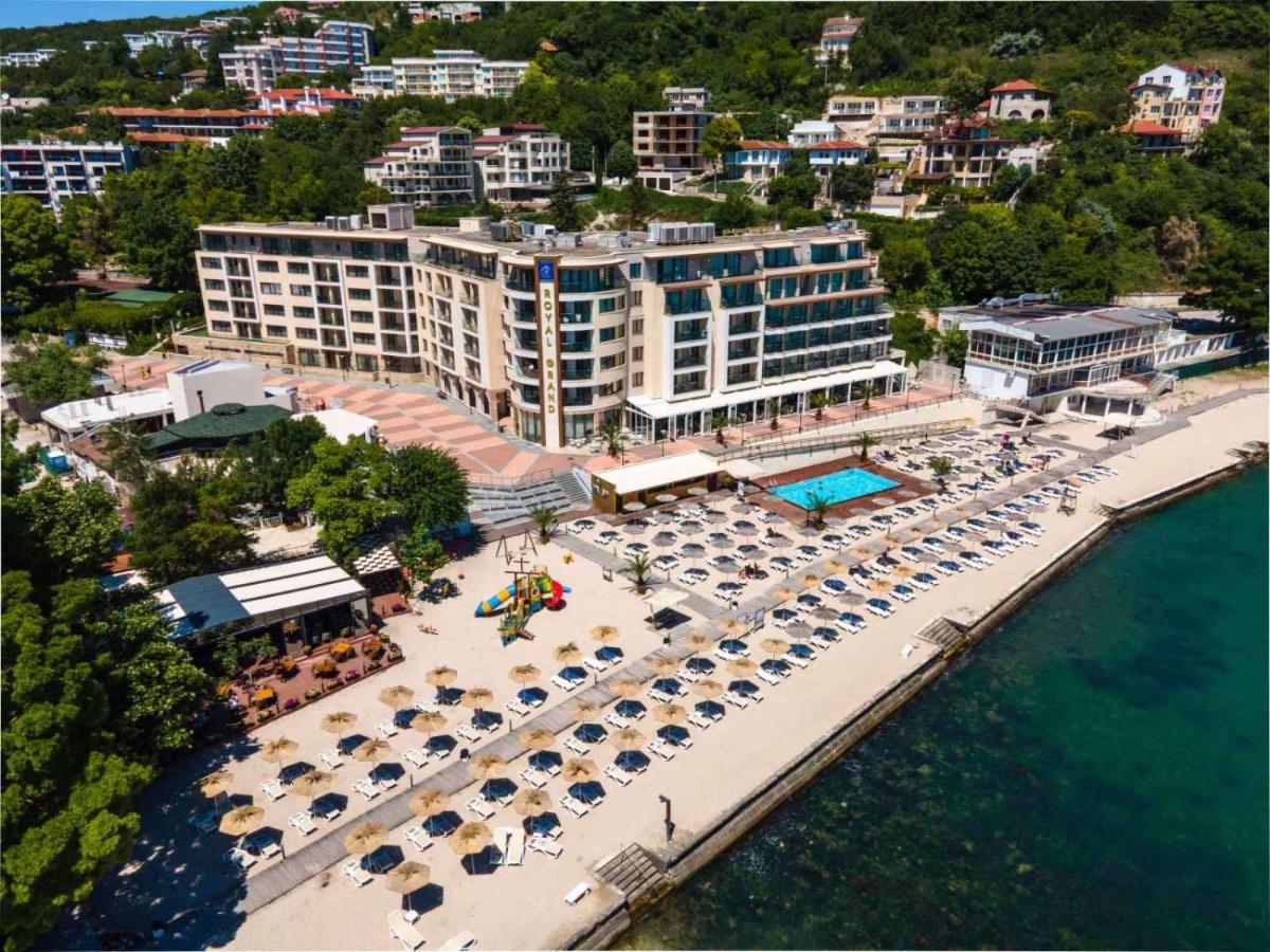 Royal Grand Hotel And Spa 卡瓦尔纳 外观 照片