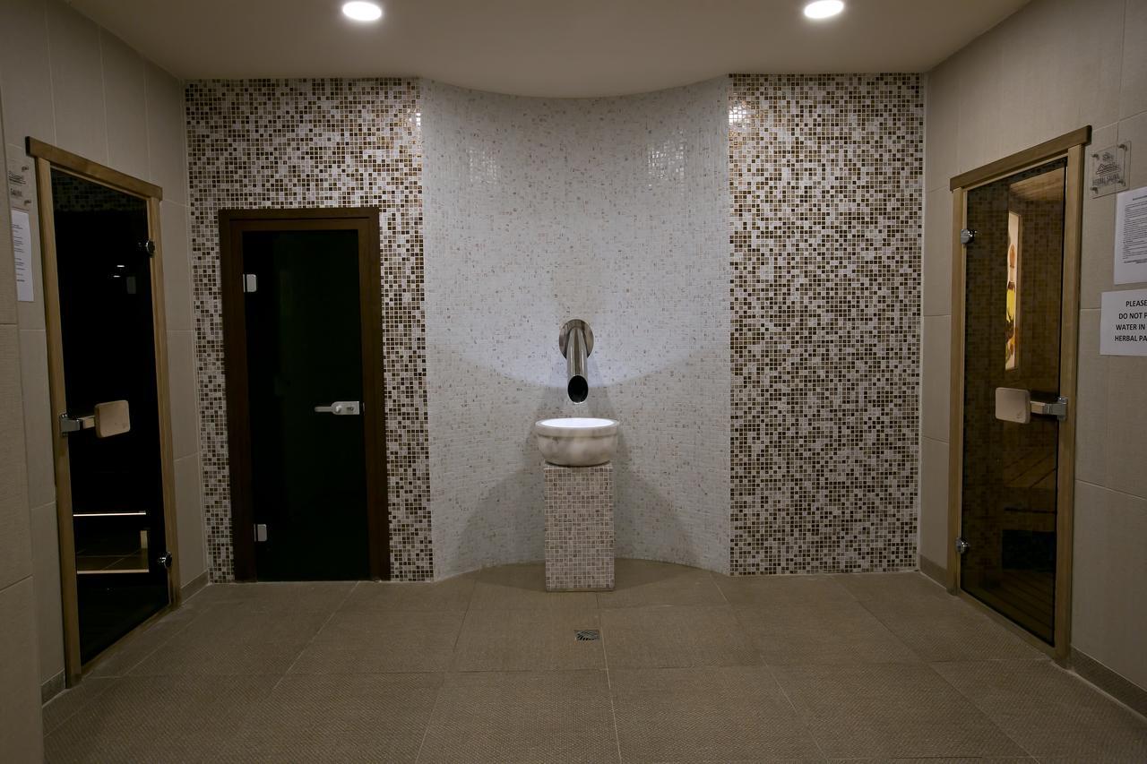 Royal Grand Hotel And Spa 卡瓦尔纳 外观 照片