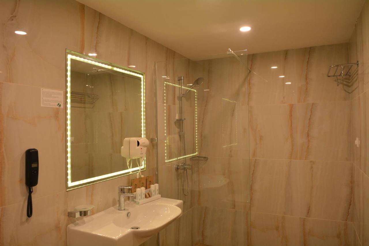 Royal Grand Hotel And Spa 卡瓦尔纳 外观 照片